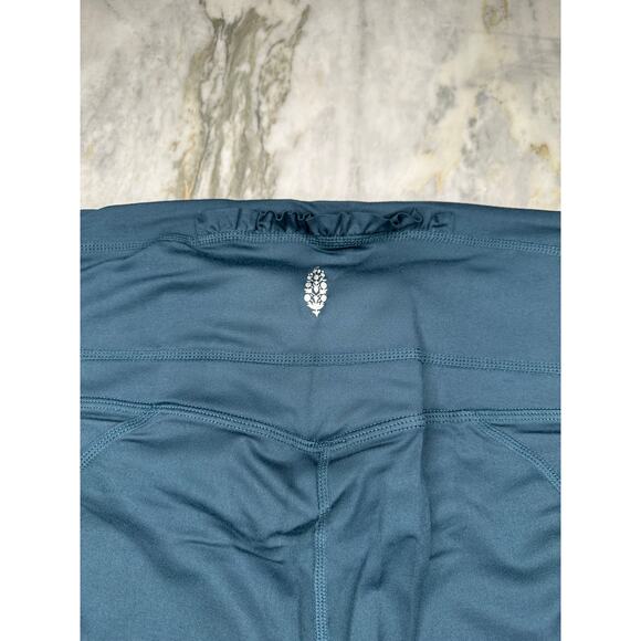 FREE PEOPLE MOVEMENT Blue Capri Crop Athletic Workout Yoga Leggings Size Small - Picture 10 of 12